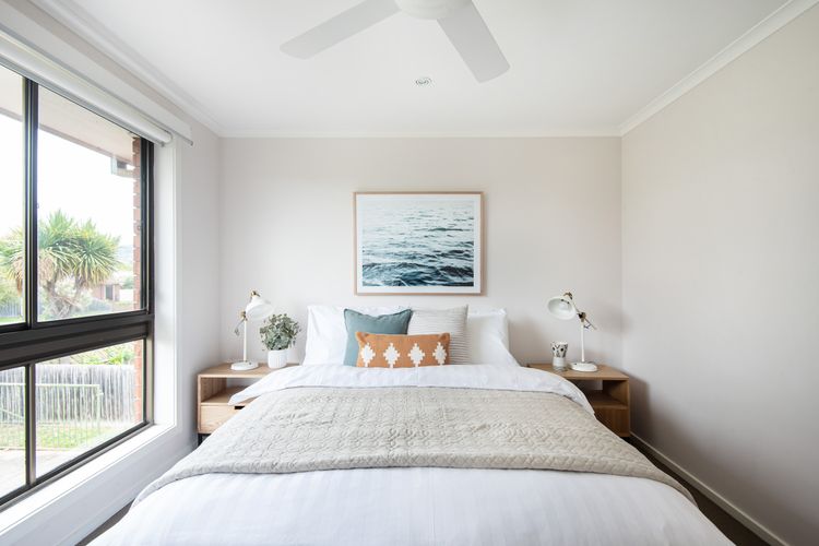 Upstairs bedroom with queen bed 