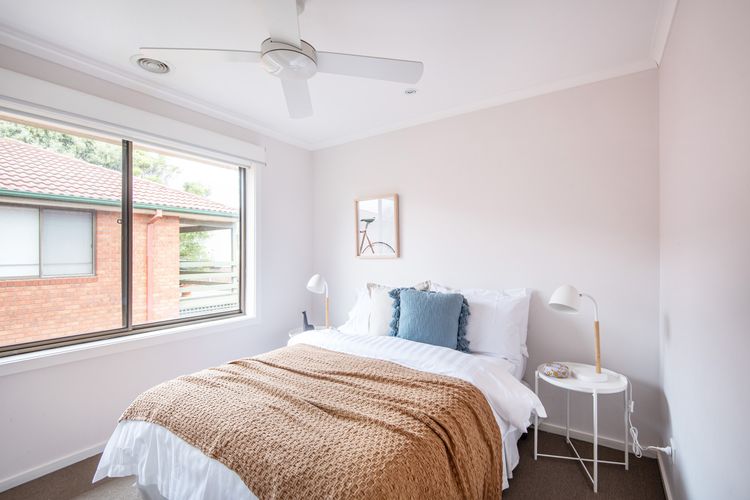 Upstairs bedroom with queen bed 