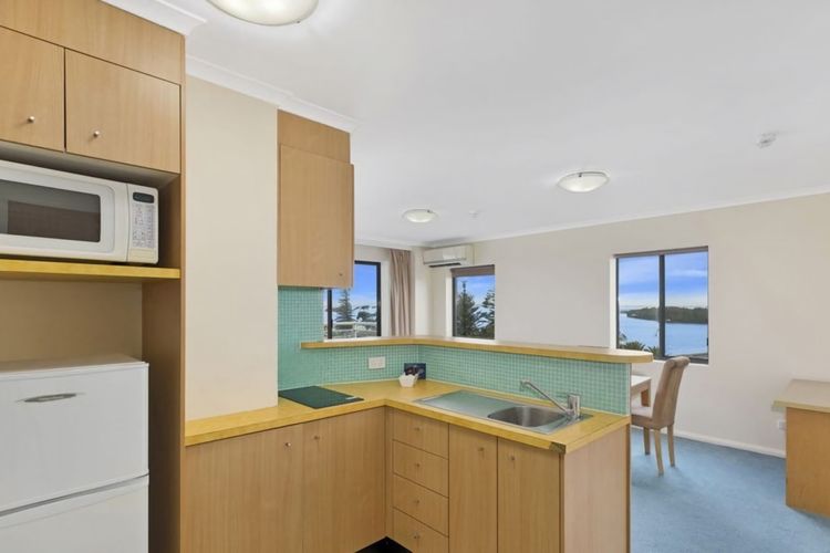 The Entrance Waterfront Apartment 525