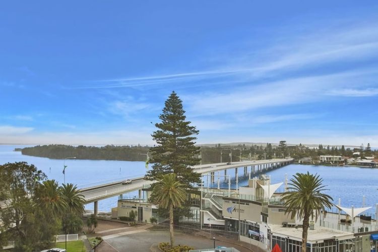 The Entrance Waterfront Apartment 525