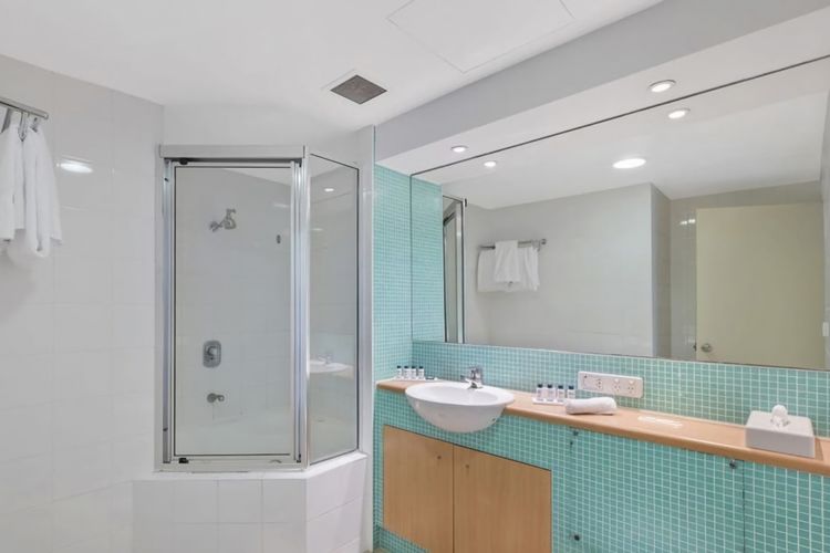 The Entrance Waterfront Apartment 525