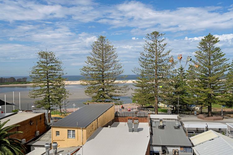 Stylish Waterfront Apartment | Pool | Balcony | Prime Location
