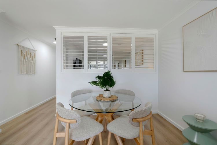 Stylish Waterfront Apartment | Pool | Balcony | Prime Location