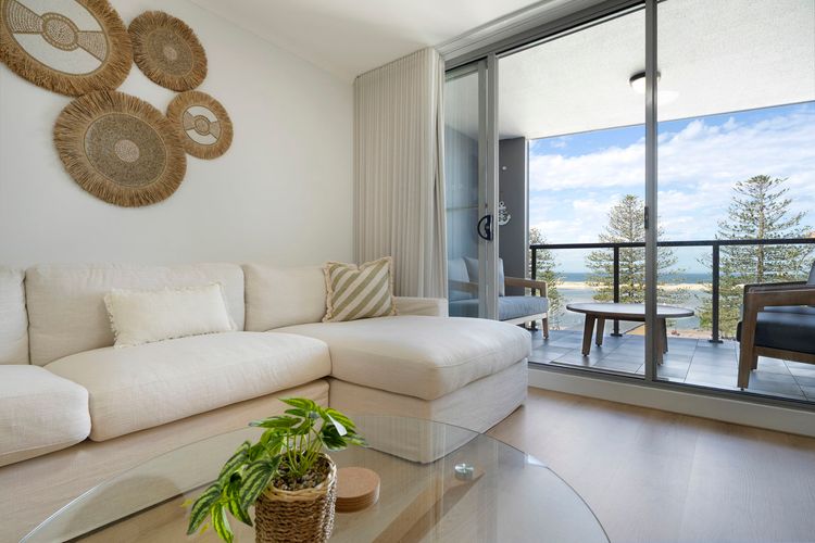 Stylish Waterfront Apartment | Pool | Balcony | Prime Location