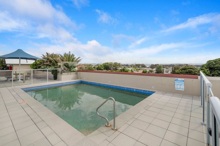 Stylish Waterfront Apartment | Pool | Balcony | Prime Location