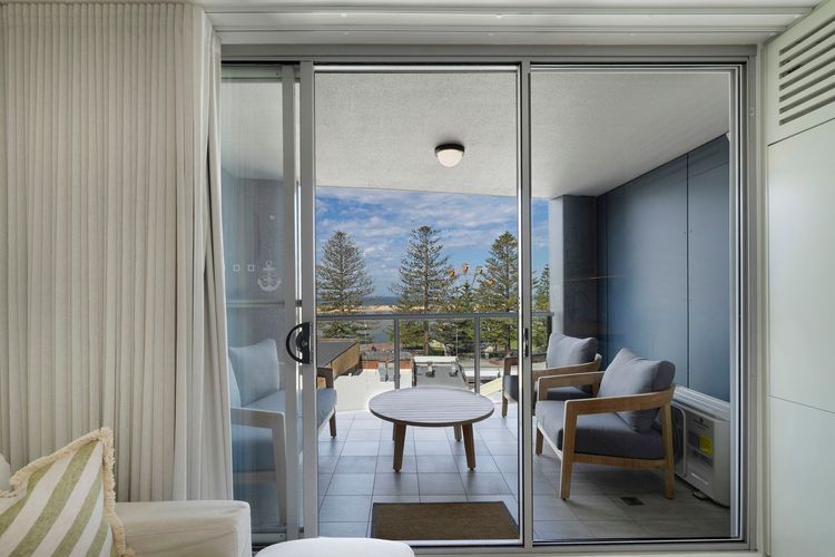 Stylish Waterfront Apartment | Pool | Balcony | Prime Location