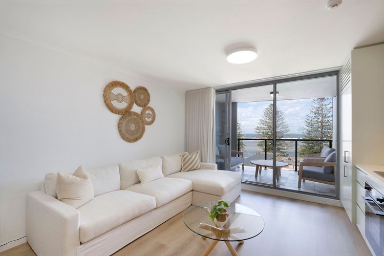 Stylish Waterfront Apartment | Pool | Balcony | Prime Location