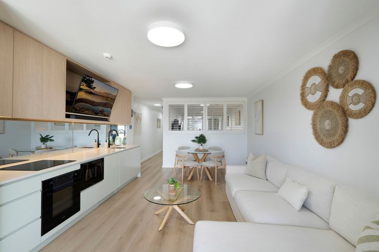 Stylish Waterfront Apartment | Pool | Balcony | Prime Location