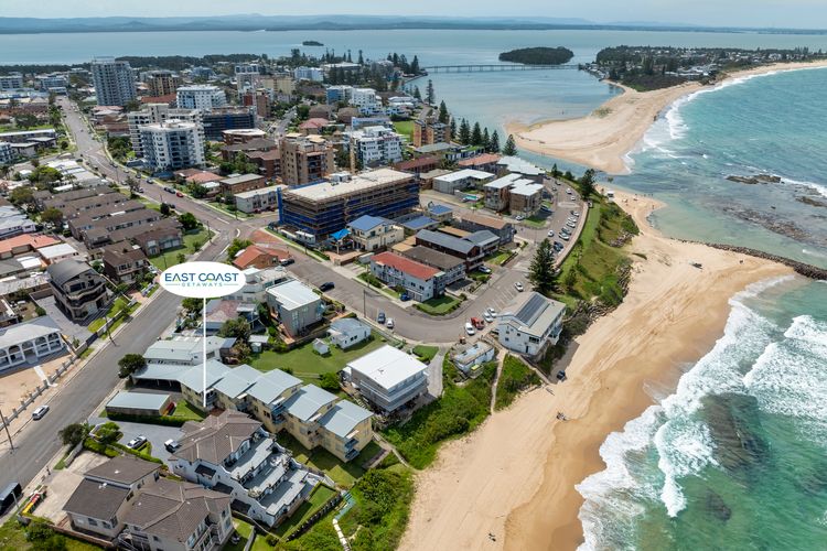 OceanFront Elegance with King Bed, Balcony & Beach