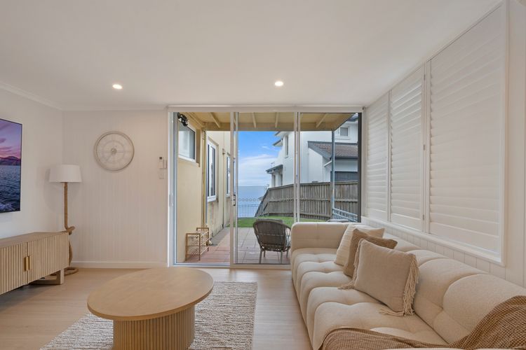 OceanFront Elegance with King Bed, Balcony & Beach