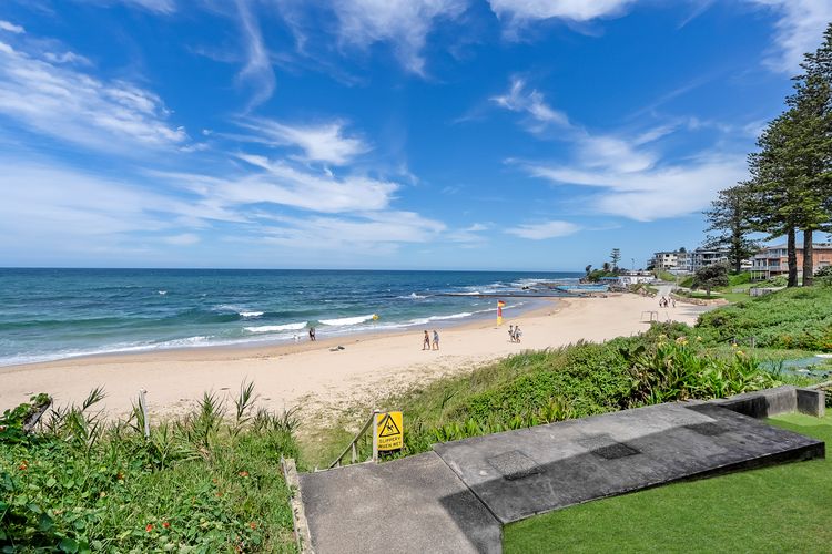 OceanFront Elegance with King Bed, Balcony & Beach
