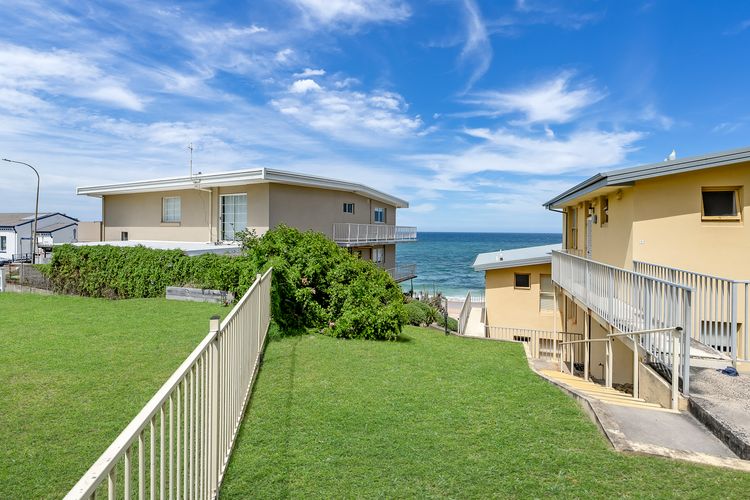 OceanFront Elegance with King Bed, Balcony & Beach