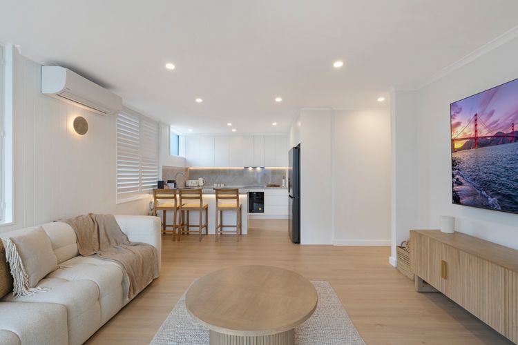 OceanFront Elegance with King Bed, Balcony & Beach