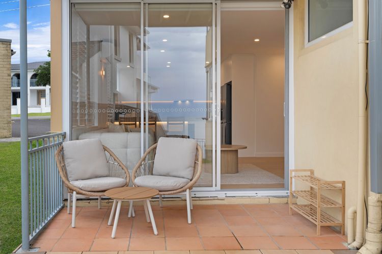 OceanFront Elegance with King Bed, Balcony & Beach