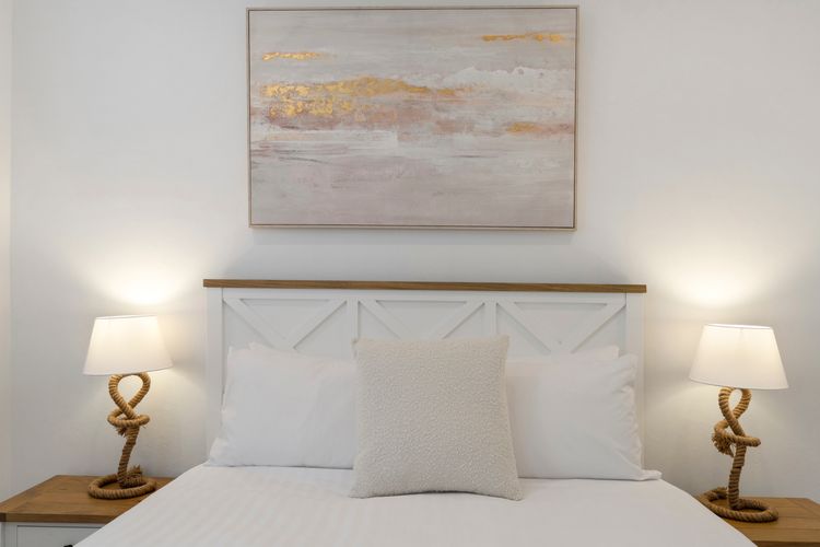 OceanFront Elegance with King Bed, Balcony & Beach