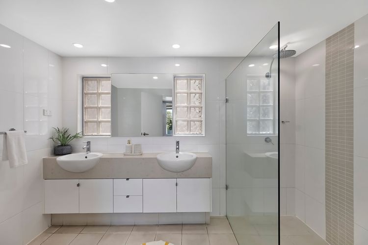 Coast Luxury Apartments 17
