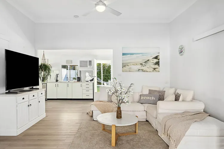 Sunny Shores Beach House Pet Friendly
