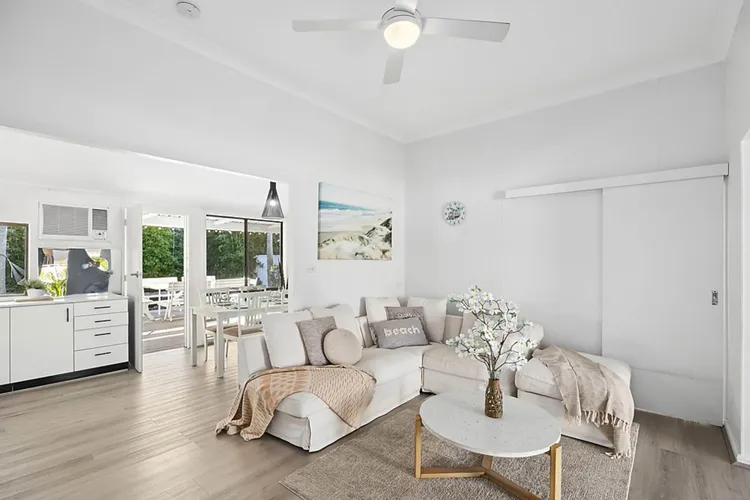 Sunny Shores Beach House Pet Friendly