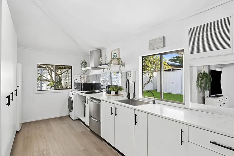 Sunny Shores Beach House Pet Friendly