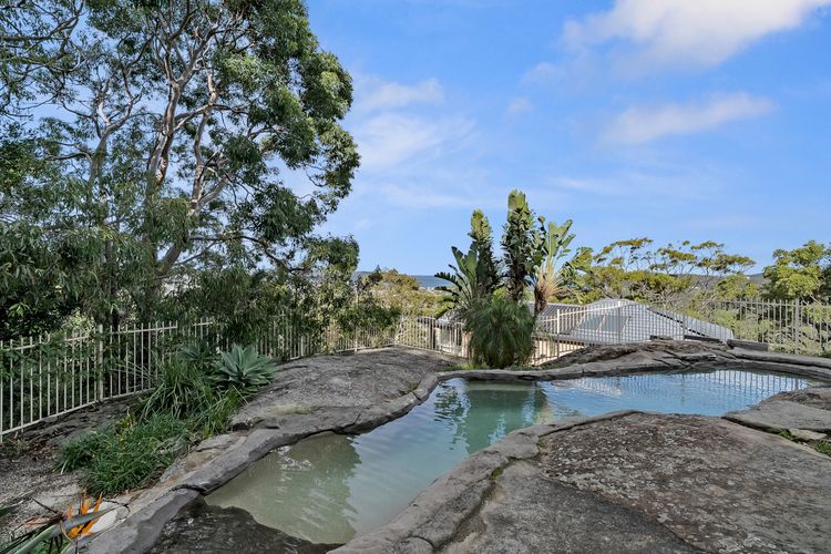 Resort Style Rock Pool Oasis
