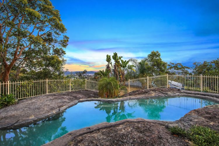 Resort Style Rock Pool Oasis