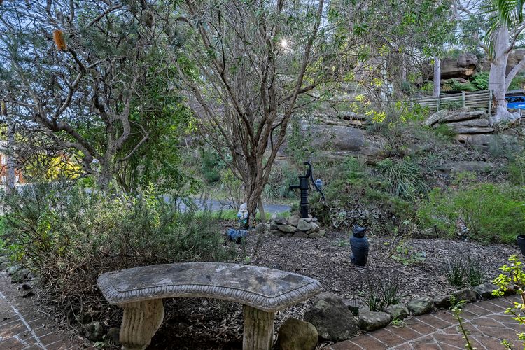 Resort Style Rock Pool Oasis
