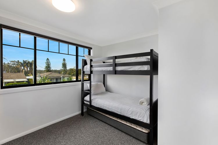 North Entrance Beach House Pet Friendly Accommodation