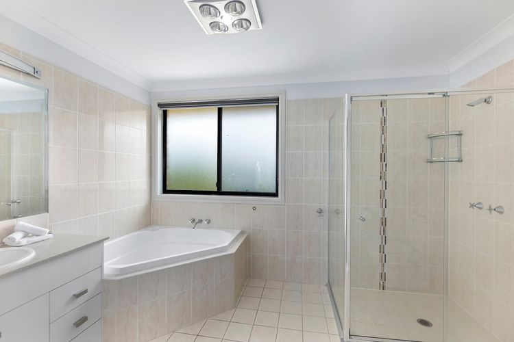 North Entrance Beach House Pet Friendly Accommodation