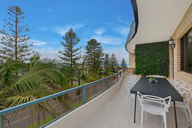 Caesars Palace Penthouse Luxury with Spectacular Waterfront Views