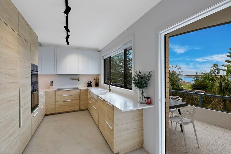 Caesars Palace Penthouse Luxury with Spectacular Waterfront Views