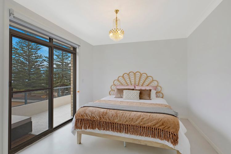 Caesars Palace Penthouse Luxury with Spectacular Waterfront Views