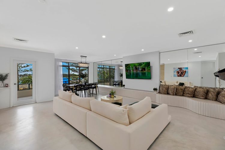 Caesars Palace Penthouse Luxury with Spectacular Waterfront Views