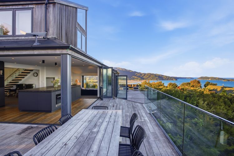 Split Apple Holiday House