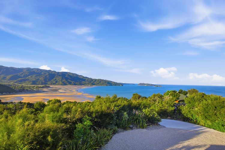 Split Apple Holiday House