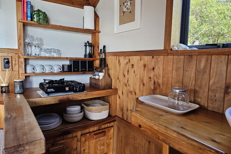 Passage Hut Pepin Island