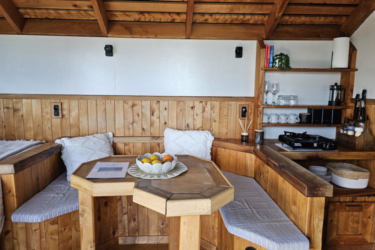 Passage Hut Pepin Island