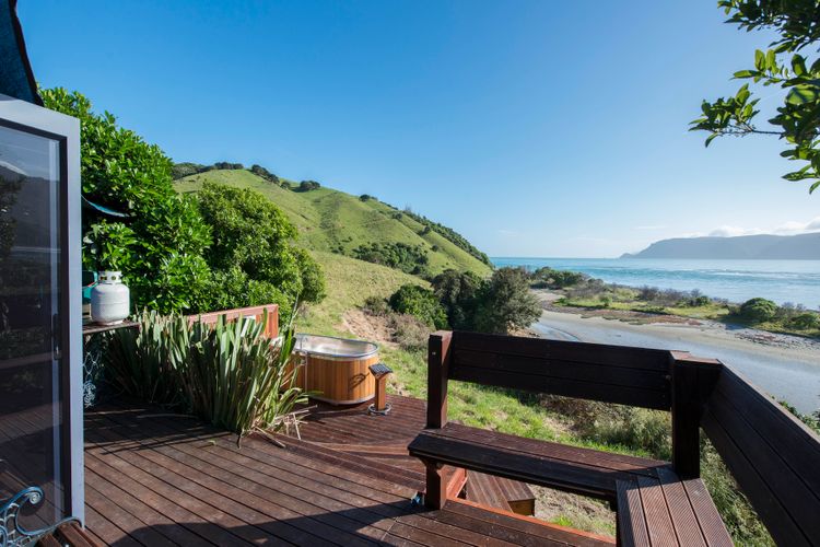 Passage Hut Pepin Island