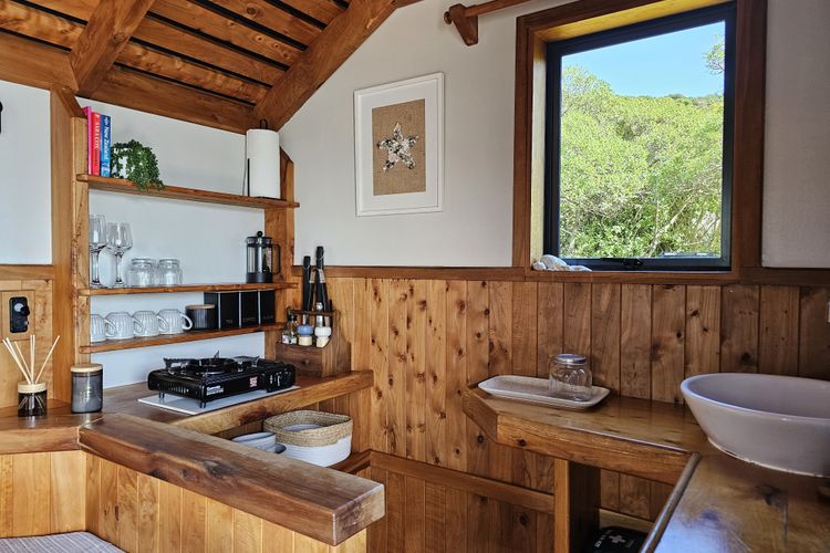 Passage Hut Pepin Island