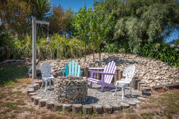 Piwakawaka Haven in Pohara