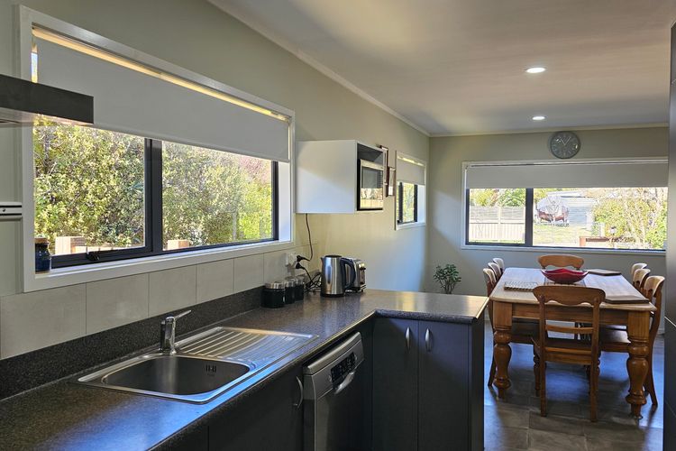 Fale Va’a in Marahau