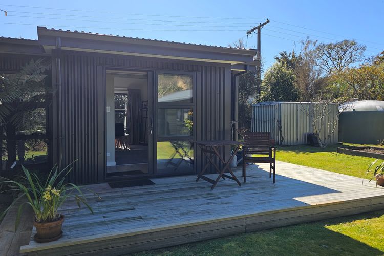 Fale Va’a in Marahau