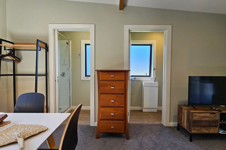 Fale Va’a in Marahau