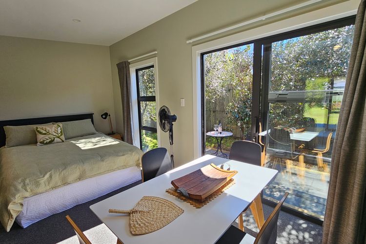 Fale Va’a in Marahau