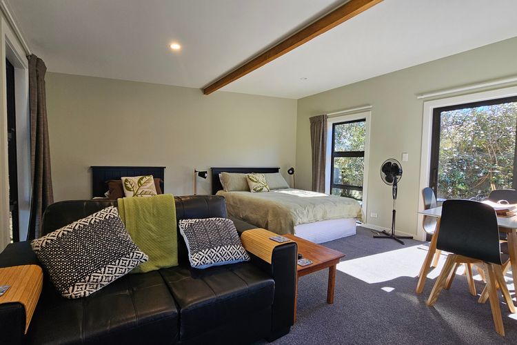 Fale Va’a in Marahau