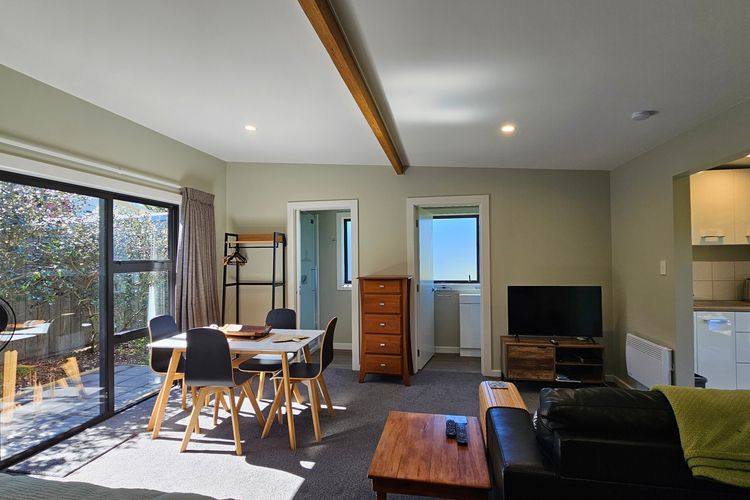 Fale Va’a in Marahau