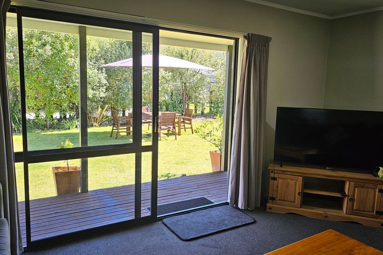 Fale Va’a in Marahau