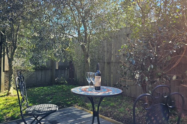 Fale Va’a in Marahau