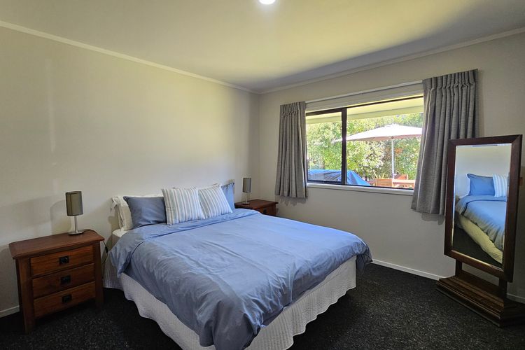 Fale Va’a in Marahau