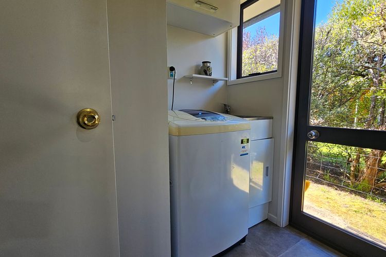 Fale Va’a in Marahau