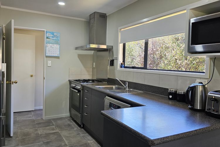 Fale Va’a in Marahau